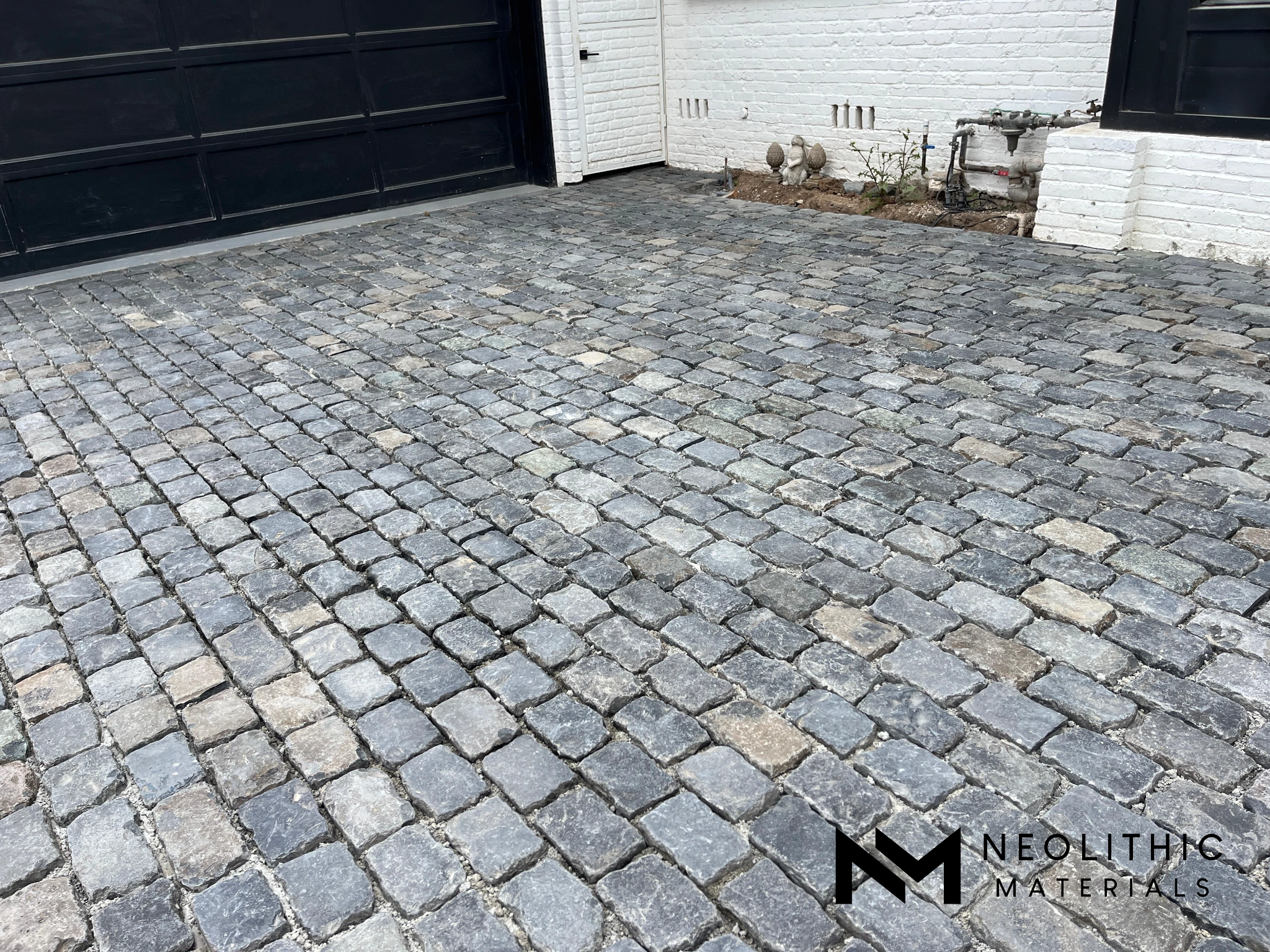 Reclaimed German Basalt Cobblestone - Image 1